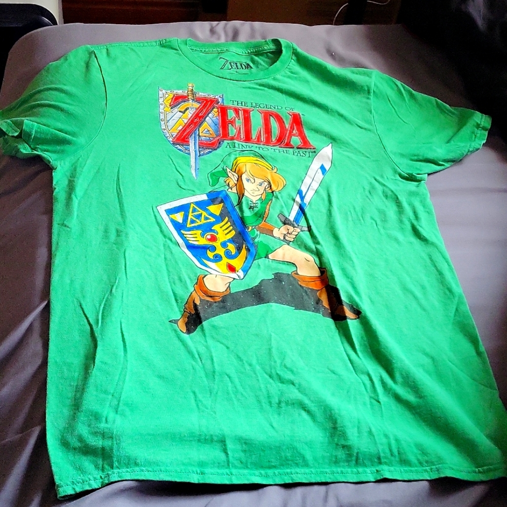 Legend of Zelda green t-shirt sz medium